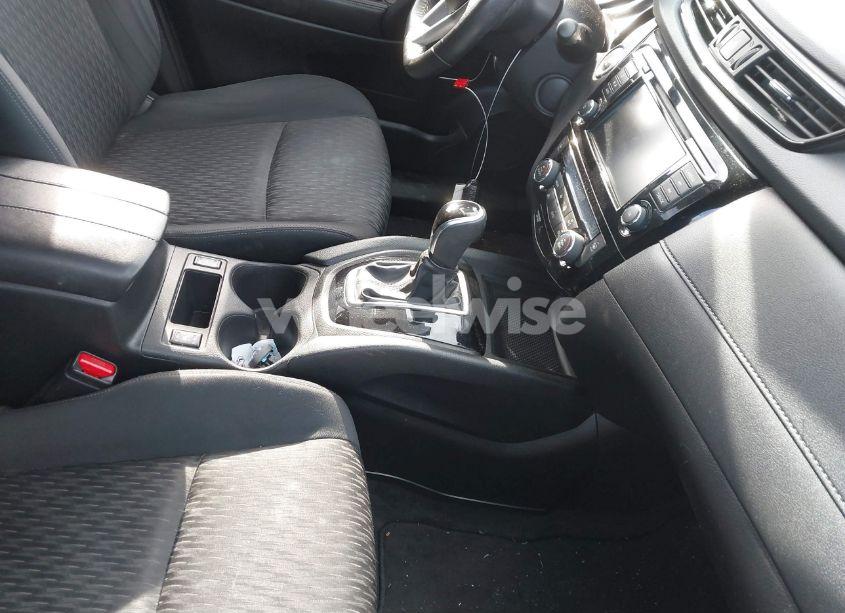 Photo 5 of 2019 Nissan Rogue SV (VIN JN8AT2MT3KW255371)