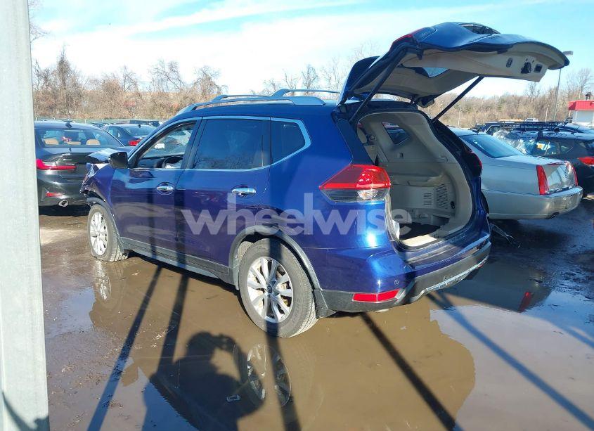 Photo 3 of 2020 Nissan Rogue SV FWD (VIN JN8AT2MT3LW035388)