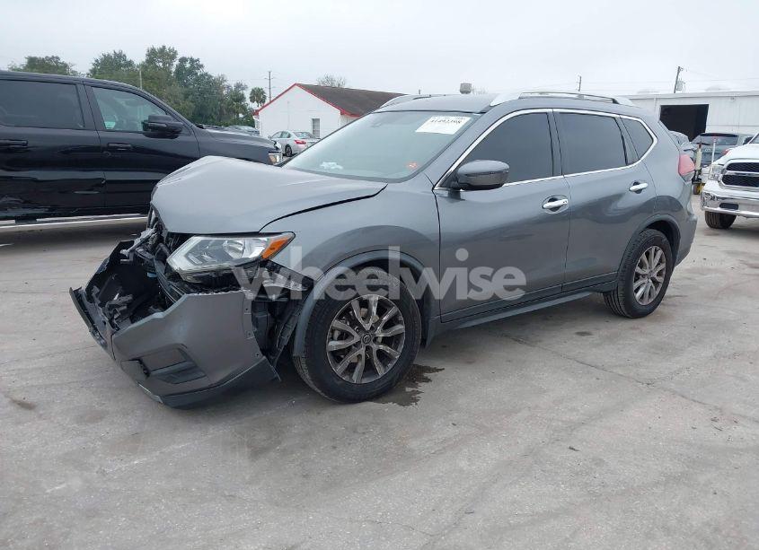 Photo 2 of 2020 Nissan Rogue SV FWD (VIN JN8AT2MT3LW036041)