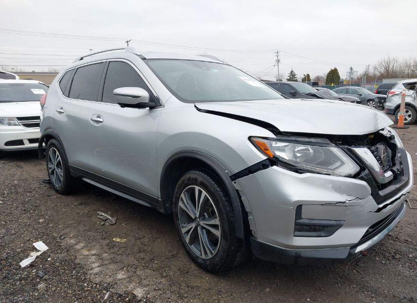 2020 Nissan Rogue SV FWD (VIN JN8AT2MT3LW036069) main photo
