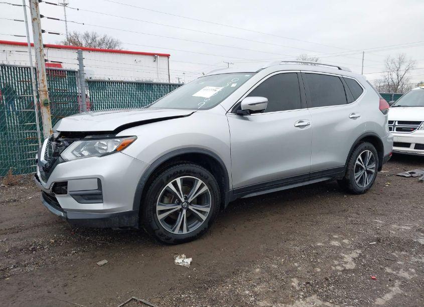 Photo 2 of 2020 Nissan Rogue SV FWD (VIN JN8AT2MT3LW036069)