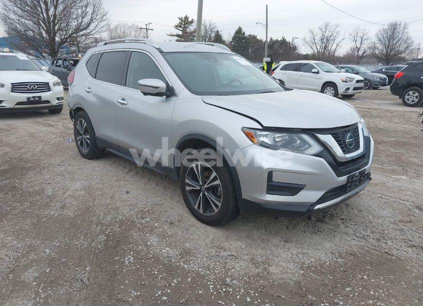 2020 Nissan Rogue SV FWD (VIN JN8AT2MT3LW039683) main photo