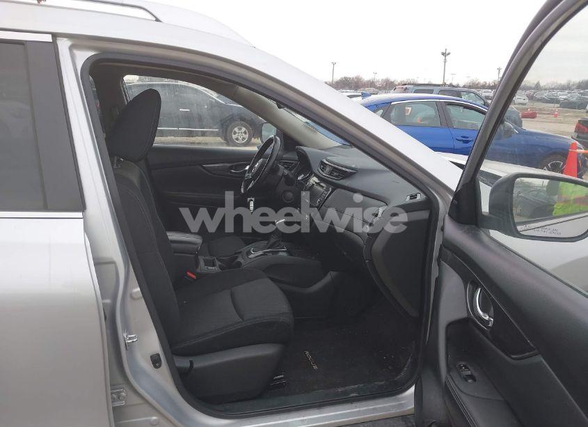 Photo 5 of 2020 Nissan Rogue SV FWD (VIN JN8AT2MT3LW039683)
