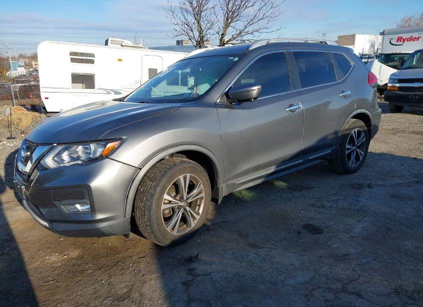 Photo 2 of 2017 Nissan Rogue SL (VIN JN8AT2MT4HW132204)