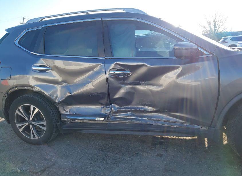 Photo 6 of 2017 Nissan Rogue SL (VIN JN8AT2MT4HW132204)