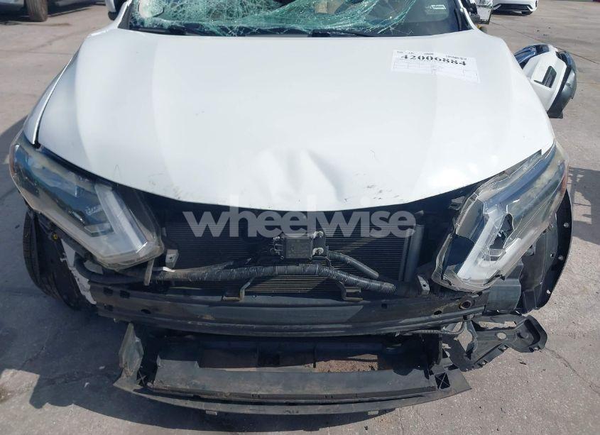 Photo 13 of 2017 Nissan Rogue SV (VIN JN8AT2MT4HW152677)