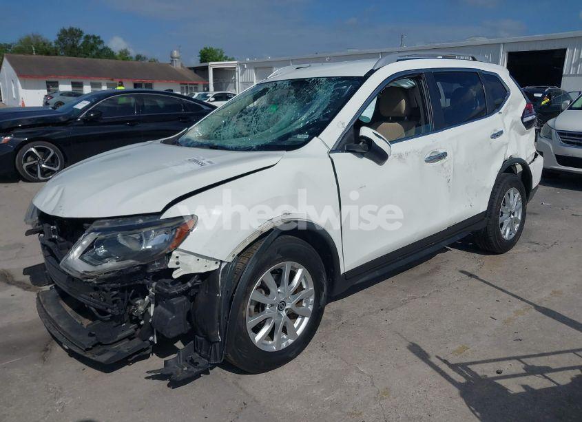 Photo 2 of 2017 Nissan Rogue SV (VIN JN8AT2MT4HW152677)