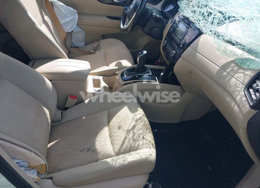 Photo 5 of 2017 Nissan Rogue SV (VIN JN8AT2MT4HW152677)