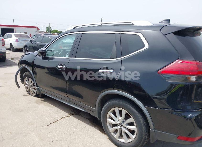 Photo 13 of 2017 Nissan Rogue SV (VIN JN8AT2MT4HW403469)