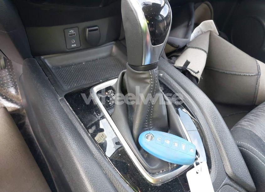 Photo 11 of 2017 Nissan Rogue SV (VIN JN8AT2MT4HW405917)