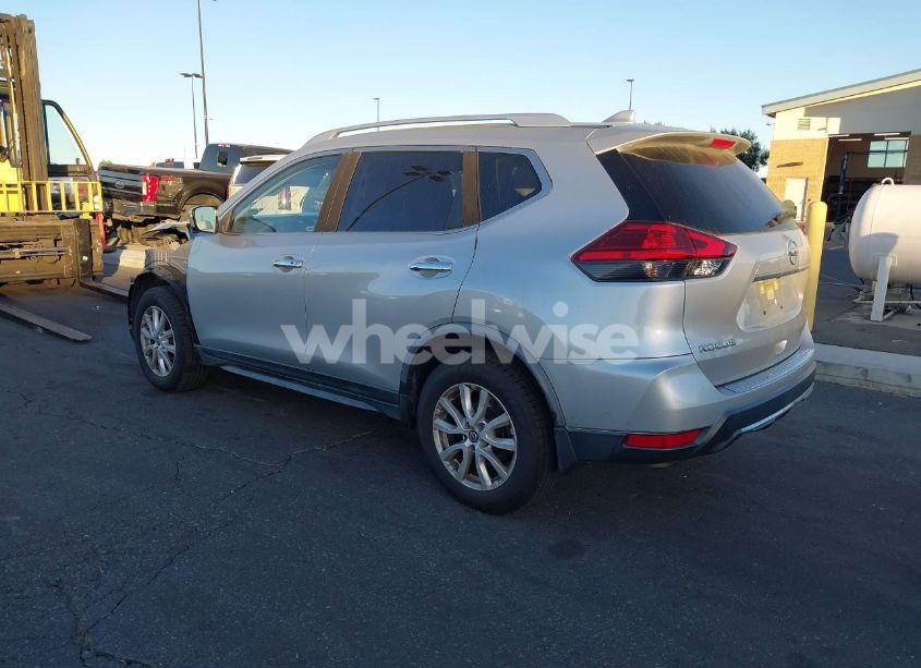 Photo 3 of 2017 Nissan Rogue SV (VIN JN8AT2MT4HW405917)