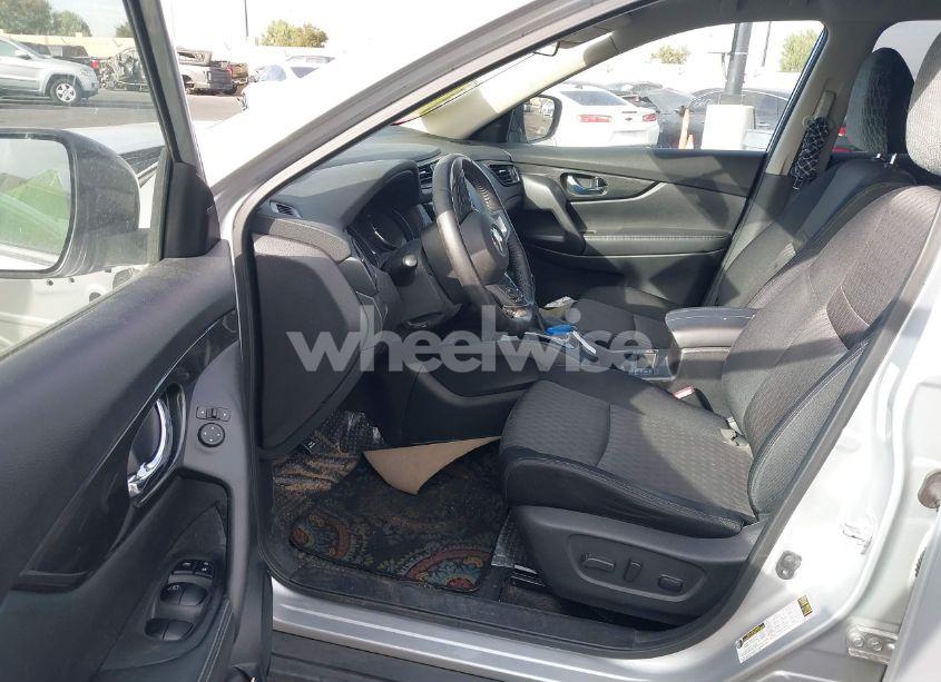 Photo 5 of 2017 Nissan Rogue SV (VIN JN8AT2MT4HW405917)