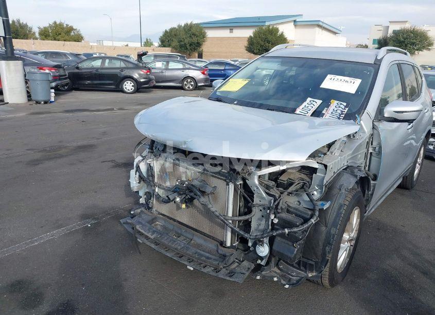 Photo 6 of 2017 Nissan Rogue SV (VIN JN8AT2MT4HW405917)