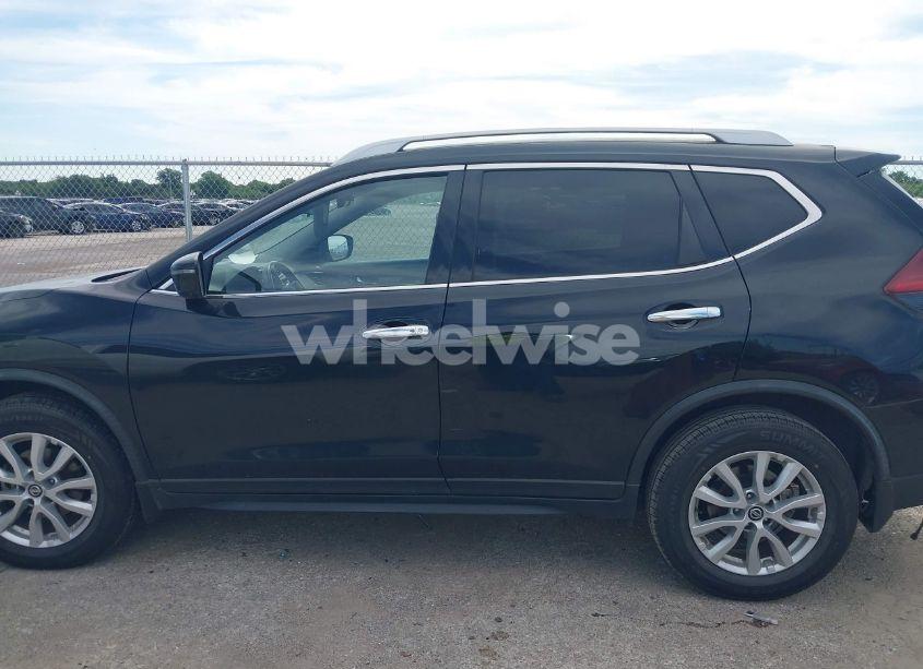 Photo 14 of 2018 Nissan Rogue SV (VIN JN8AT2MT4JW469249)