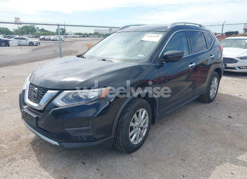 Photo 2 of 2018 Nissan Rogue SV (VIN JN8AT2MT4JW469249)