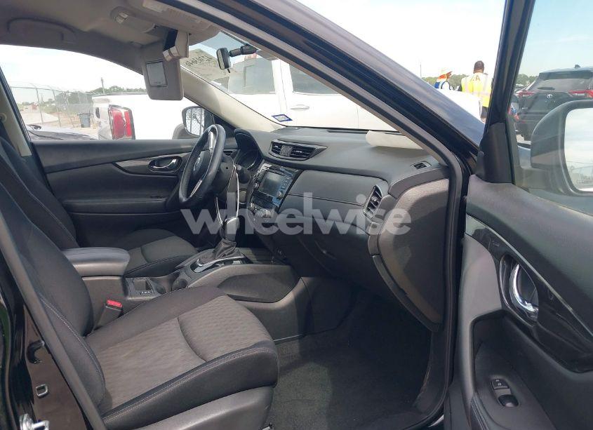 Photo 5 of 2018 Nissan Rogue SV (VIN JN8AT2MT4JW469249)