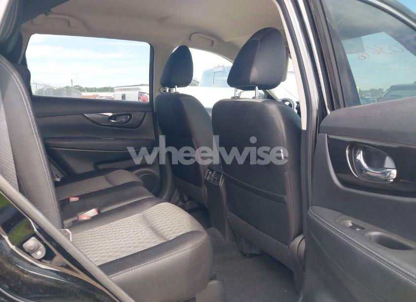 Photo 8 of 2018 Nissan Rogue SV (VIN JN8AT2MT4JW469249)