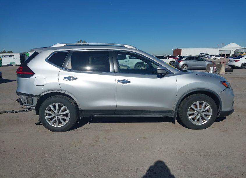 Photo 14 of 2018 Nissan Rogue SV (VIN JN8AT2MT4JW469753)