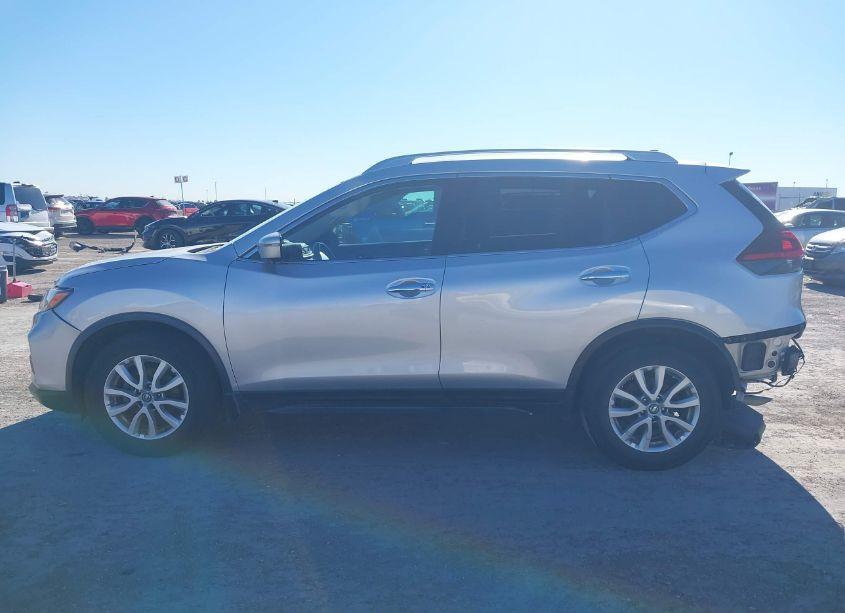 Photo 15 of 2018 Nissan Rogue SV (VIN JN8AT2MT4JW469753)
