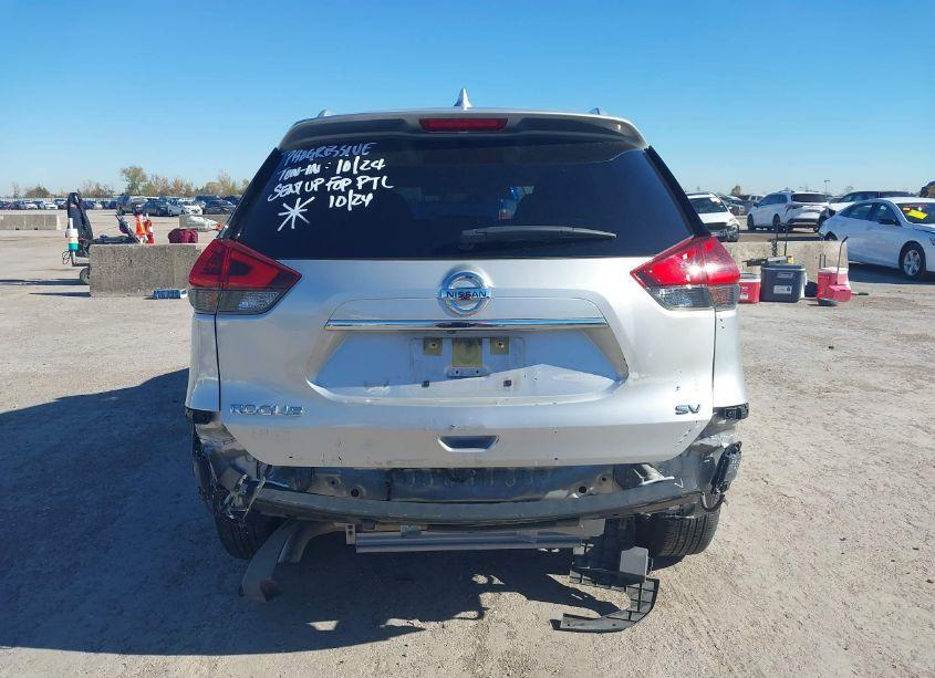 Photo 17 of 2018 Nissan Rogue SV (VIN JN8AT2MT4JW469753)