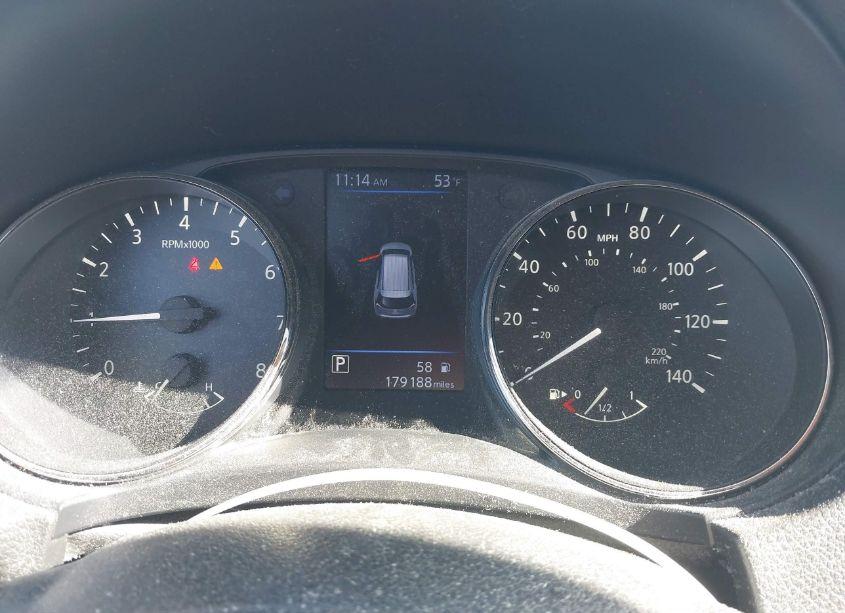 Photo 7 of 2018 Nissan Rogue SV (VIN JN8AT2MT4JW469753)