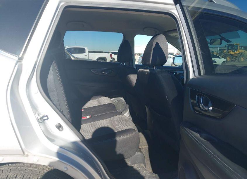 Photo 8 of 2018 Nissan Rogue SV (VIN JN8AT2MT4JW469753)