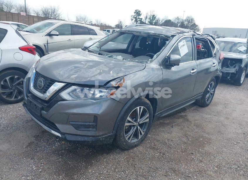 Photo 2 of 2019 Nissan Rogue SV (VIN JN8AT2MT4KW265309)