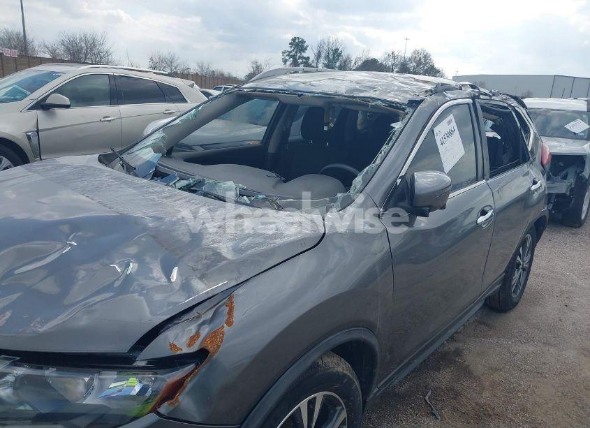 Photo 6 of 2019 Nissan Rogue SV (VIN JN8AT2MT4KW265309)