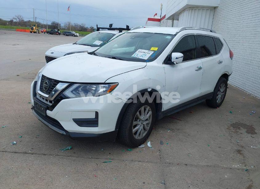 Photo 2 of 2020 Nissan Rogue SV FWD (VIN JN8AT2MT4LW011679)