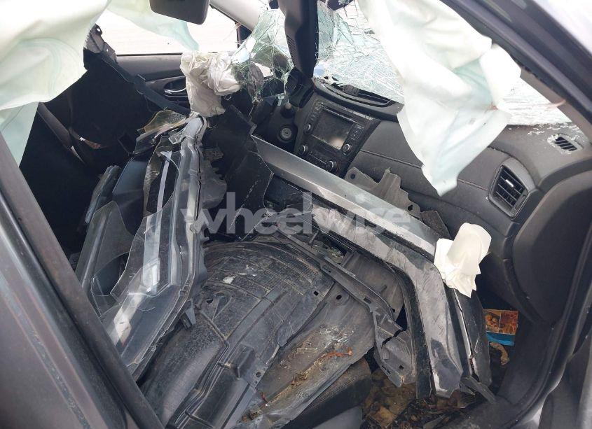 Photo 5 of 2020 Nissan Rogue S FWD (VIN JN8AT2MT4LW033147)