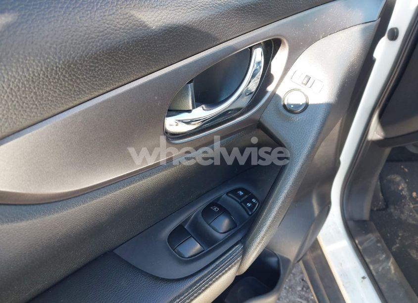 Photo 21 of 2016 Nissan Rogue S (VIN JN8AT2MT5GW002110)