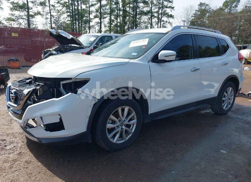 Photo 2 of 2017 Nissan Rogue SV (VIN JN8AT2MT5HW131501)