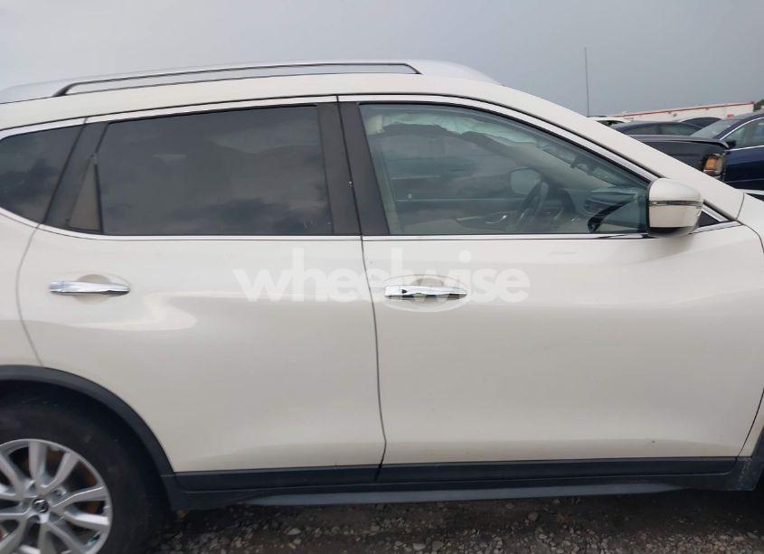 Photo 13 of 2017 Nissan Rogue SV (VIN JN8AT2MT5HW147083)