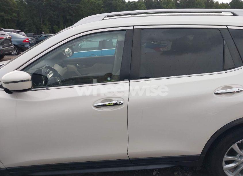 Photo 14 of 2017 Nissan Rogue SV (VIN JN8AT2MT5HW147083)