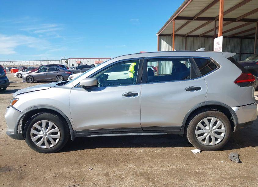 Photo 14 of 2018 Nissan Rogue S (VIN JN8AT2MT5JW463718)