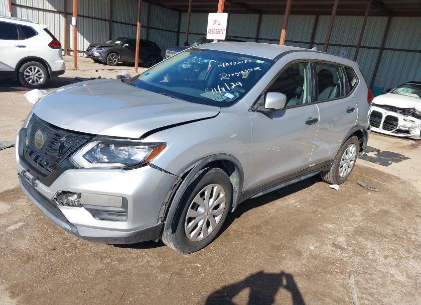 Photo 2 of 2018 Nissan Rogue S (VIN JN8AT2MT5JW463718)