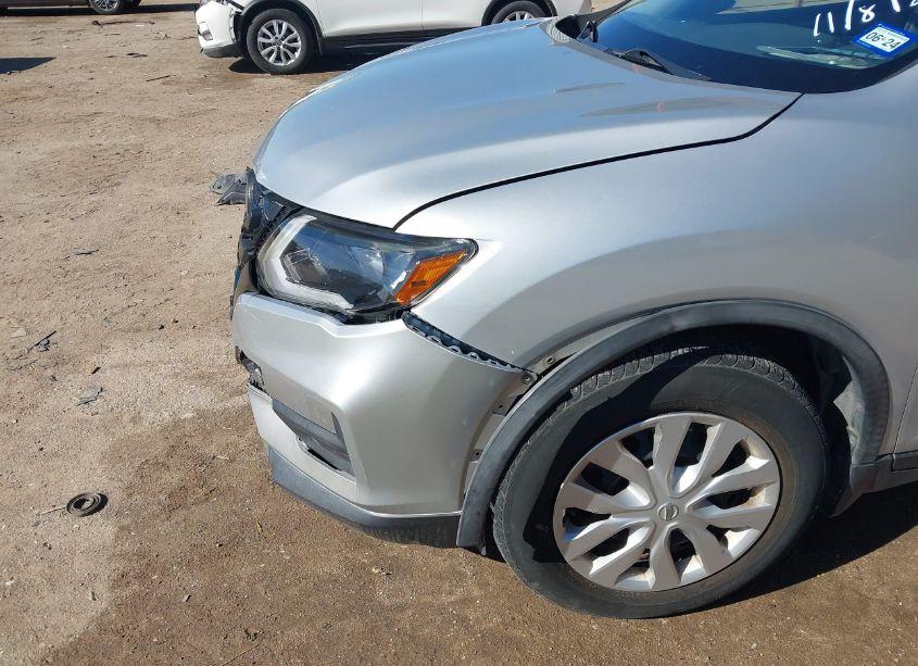 Photo 6 of 2018 Nissan Rogue S (VIN JN8AT2MT5JW463718)