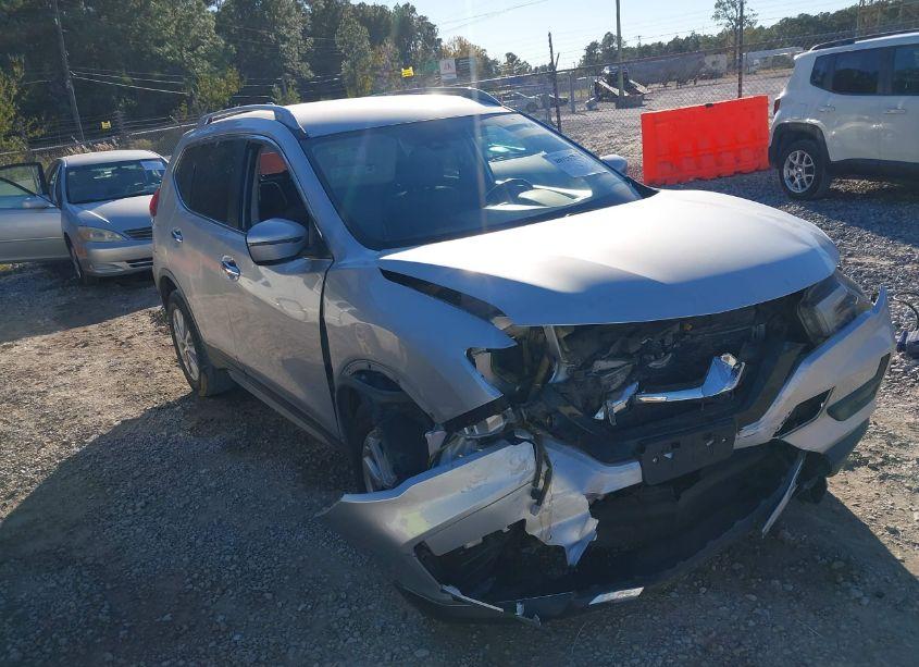 2020 Nissan Rogue SV FWD (VIN JN8AT2MT5LW009052) main photo