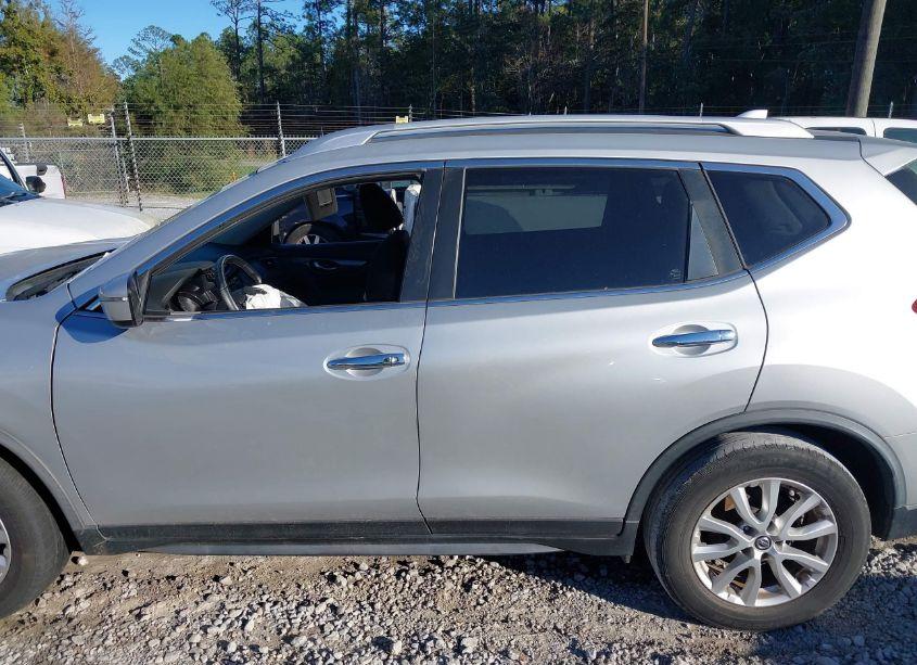 Photo 14 of 2020 Nissan Rogue SV FWD (VIN JN8AT2MT5LW009052)