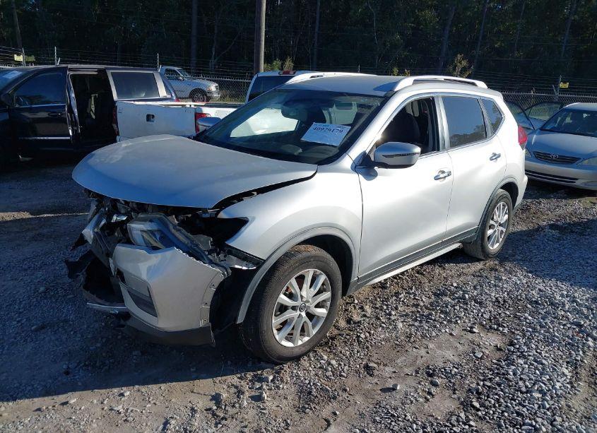 Photo 2 of 2020 Nissan Rogue SV FWD (VIN JN8AT2MT5LW009052)