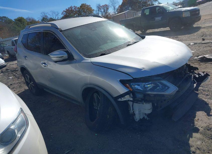 2020 Nissan Rogue SV FWD (VIN JN8AT2MT5LW014509) main photo