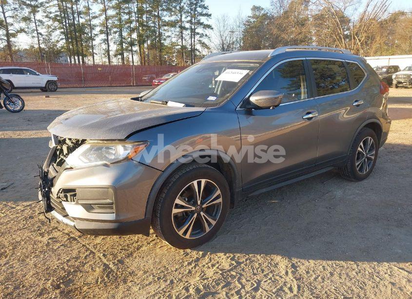 Photo 2 of 2020 Nissan Rogue SV FWD (VIN JN8AT2MT5LW017264)