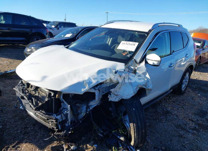 Photo 2 of 2020 Nissan Rogue SV FWD (VIN JN8AT2MT5LW041564)