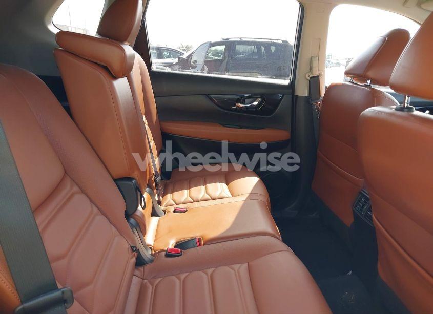 Photo 8 of 2018 Nissan Rogue SL (VIN JN8AT2MT6JW468040)