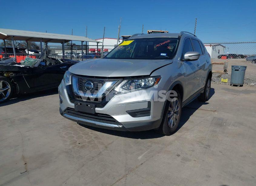 Photo 2 of 2018 Nissan Rogue SV (VIN JN8AT2MT6JW489101)