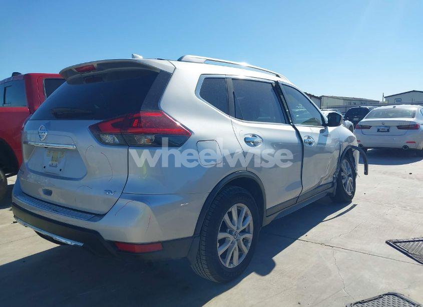 Photo 4 of 2018 Nissan Rogue SV (VIN JN8AT2MT6JW489101)