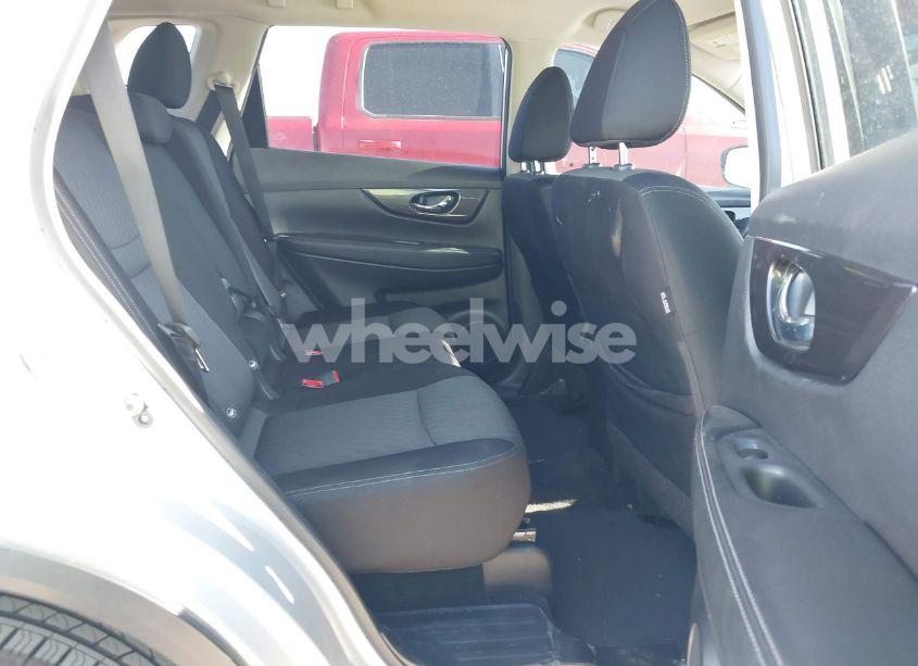 Photo 8 of 2018 Nissan Rogue SV (VIN JN8AT2MT6JW489101)