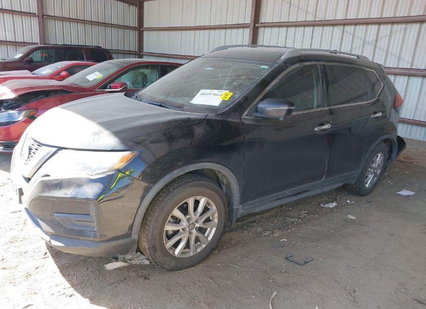 Photo 2 of 2018 Nissan Rogue SV (VIN JN8AT2MT6JW492533)