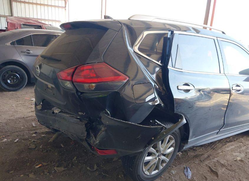 Photo 6 of 2018 Nissan Rogue SV (VIN JN8AT2MT6JW492533)