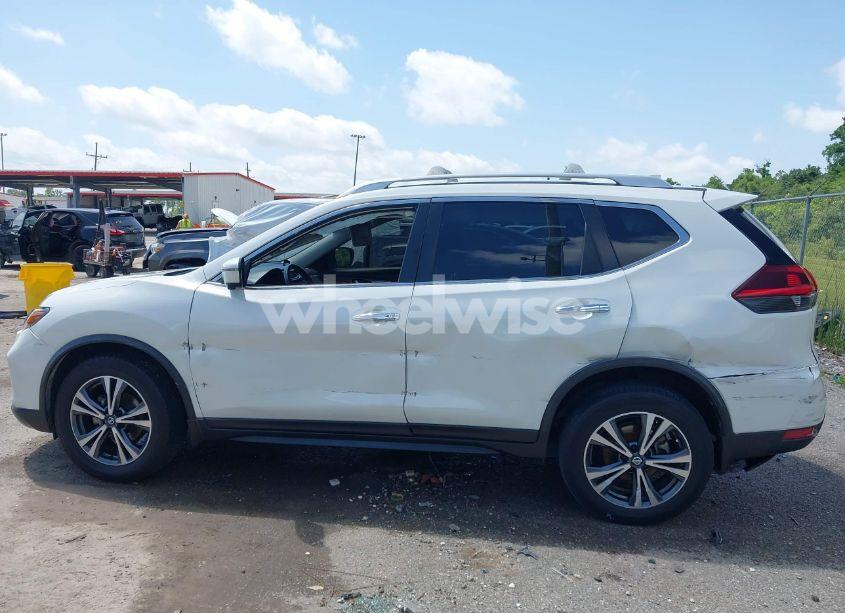 Photo 14 of 2019 Nissan Rogue SV (VIN JN8AT2MT6KW256210)
